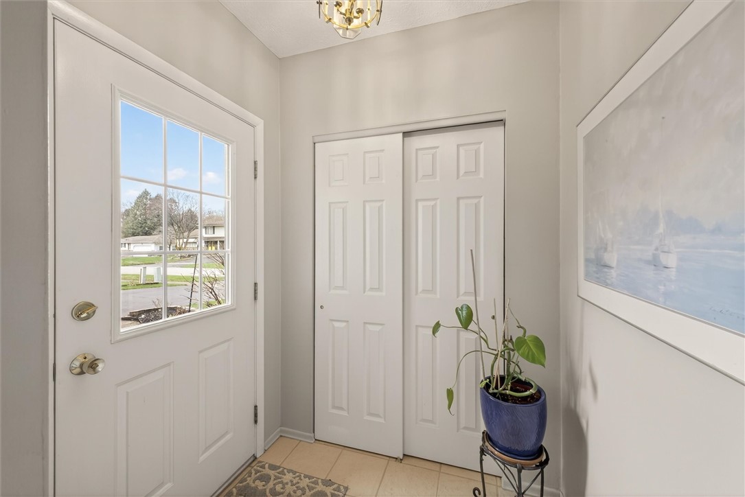 66 Rick Edge Circle Irondequoit, NY 14609 - Photo 4 of 42 Foyer/entry