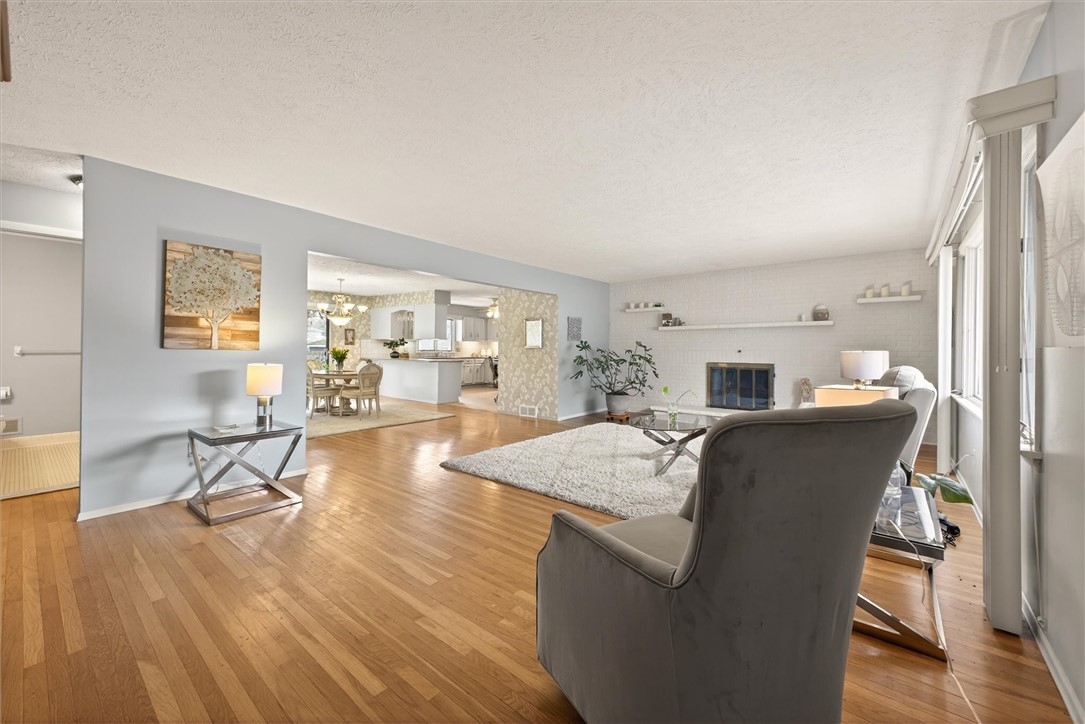 66 Rick Edge Circle Irondequoit, NY 14609 - Photo 5 of 42 Living room