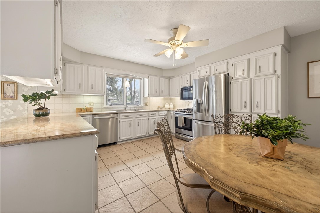 66 Rick Edge Circle Irondequoit, NY 14609 - Photo 9 of 42 Kitchen