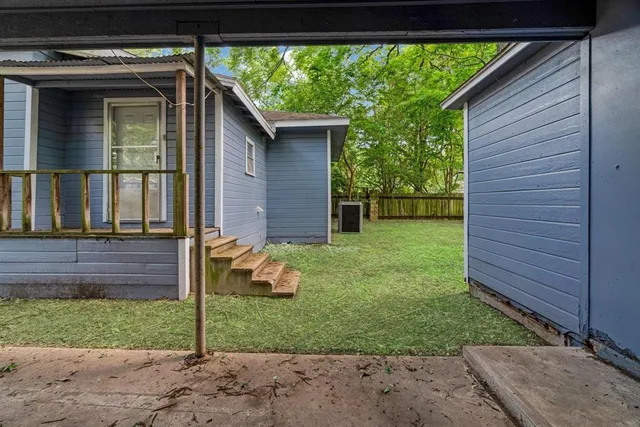 a view of a house with a yard and plants