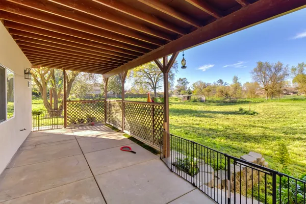 a view of a garden with an trees