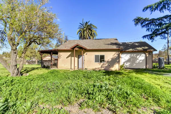 a view of a yard in front of a house with a yard