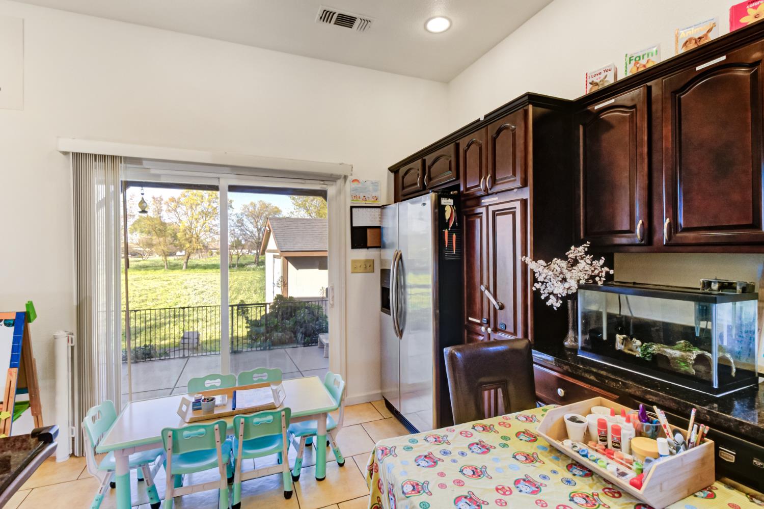 9835 Harvey Road Galt, CA 95632 - Photo 7 of 46