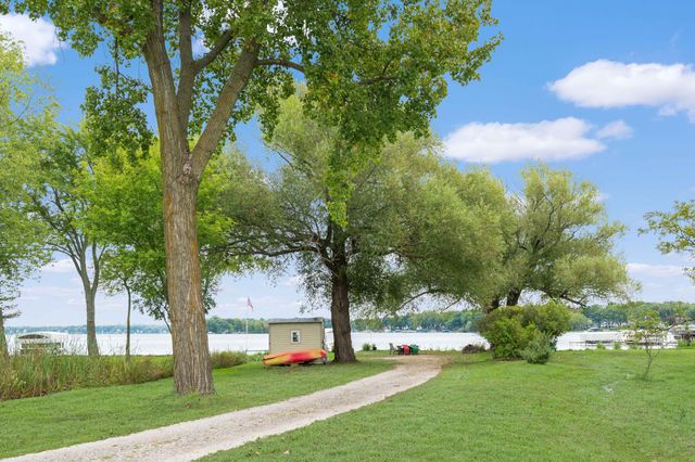 $2,200,000 | W304N2426 Maple Avenue, Delafield, WI 53072