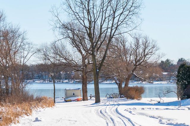 $2,200,000 | W304N2426 Maple Avenue, Delafield, WI 53072