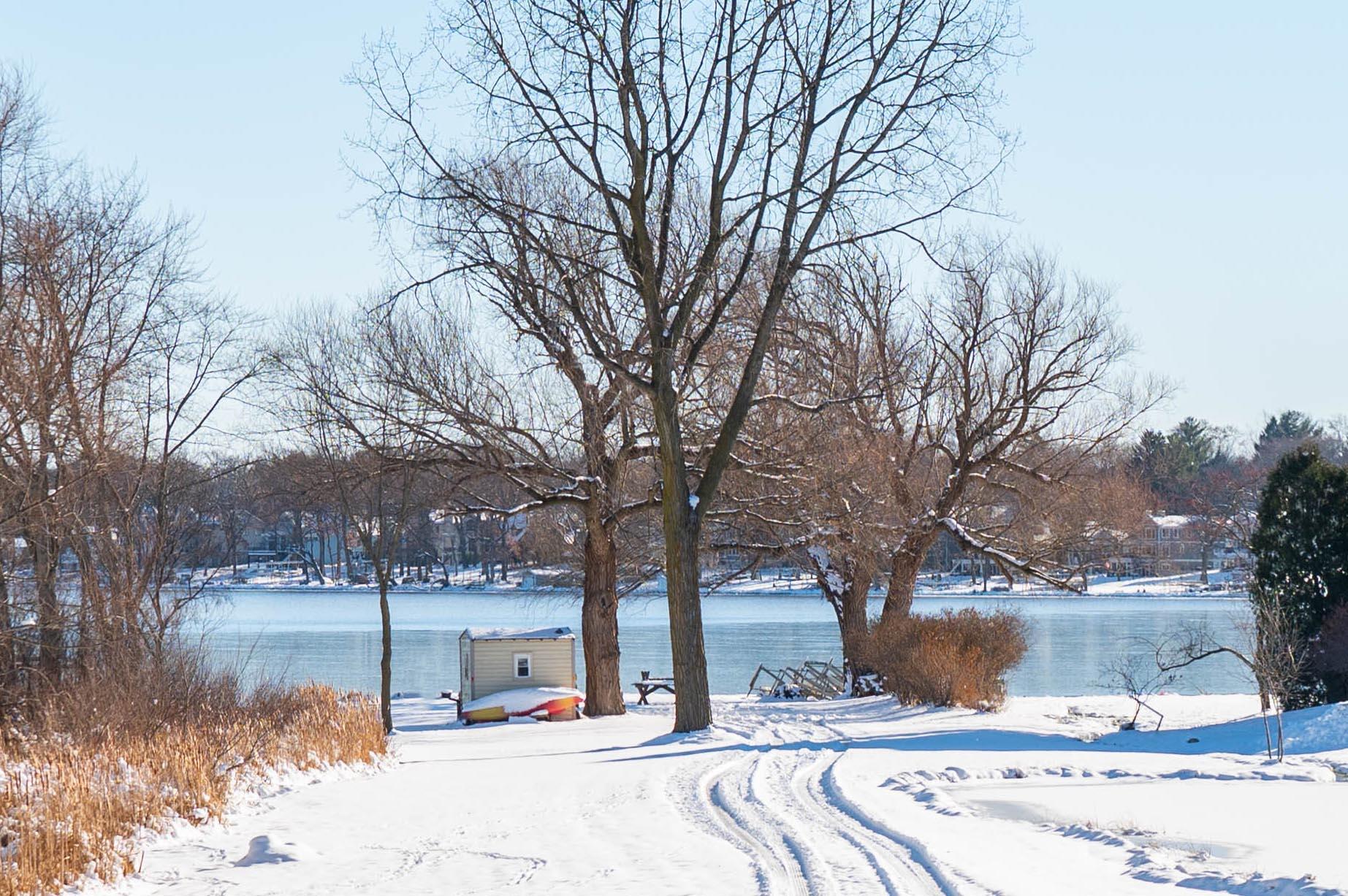 Maple Ave - Pewaukee Lake
