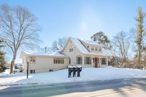 $2,200,000 | W304N2426 Maple Avenue, Delafield, WI 53072