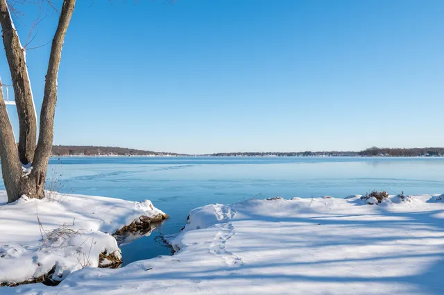 $2,200,000 | W304N2426 Maple Avenue, Delafield, WI 53072