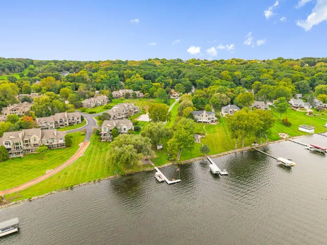 $2,200,000 | W304N2426 Maple Avenue, Delafield, WI 53072