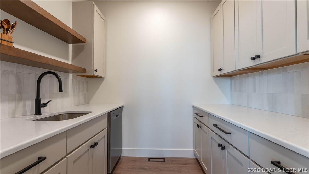 844 Thrush Road Lake Ozark, MO 65049 - Photo 19 of 53 Butler's pantry off kitchen