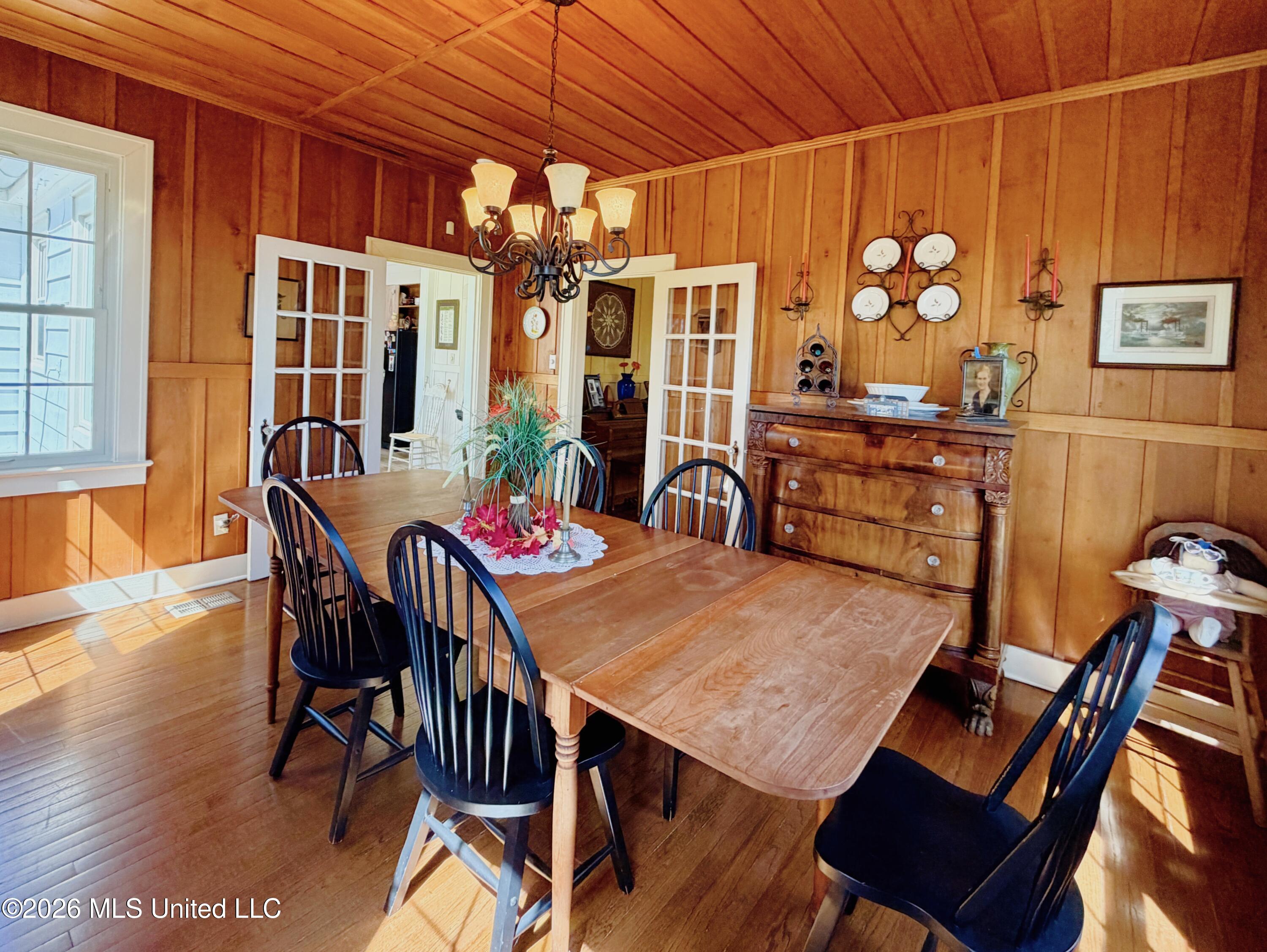 78 Government Fleet Road Natchez, MS 39120 - Photo 12 of 59 78 Government Dining Room
