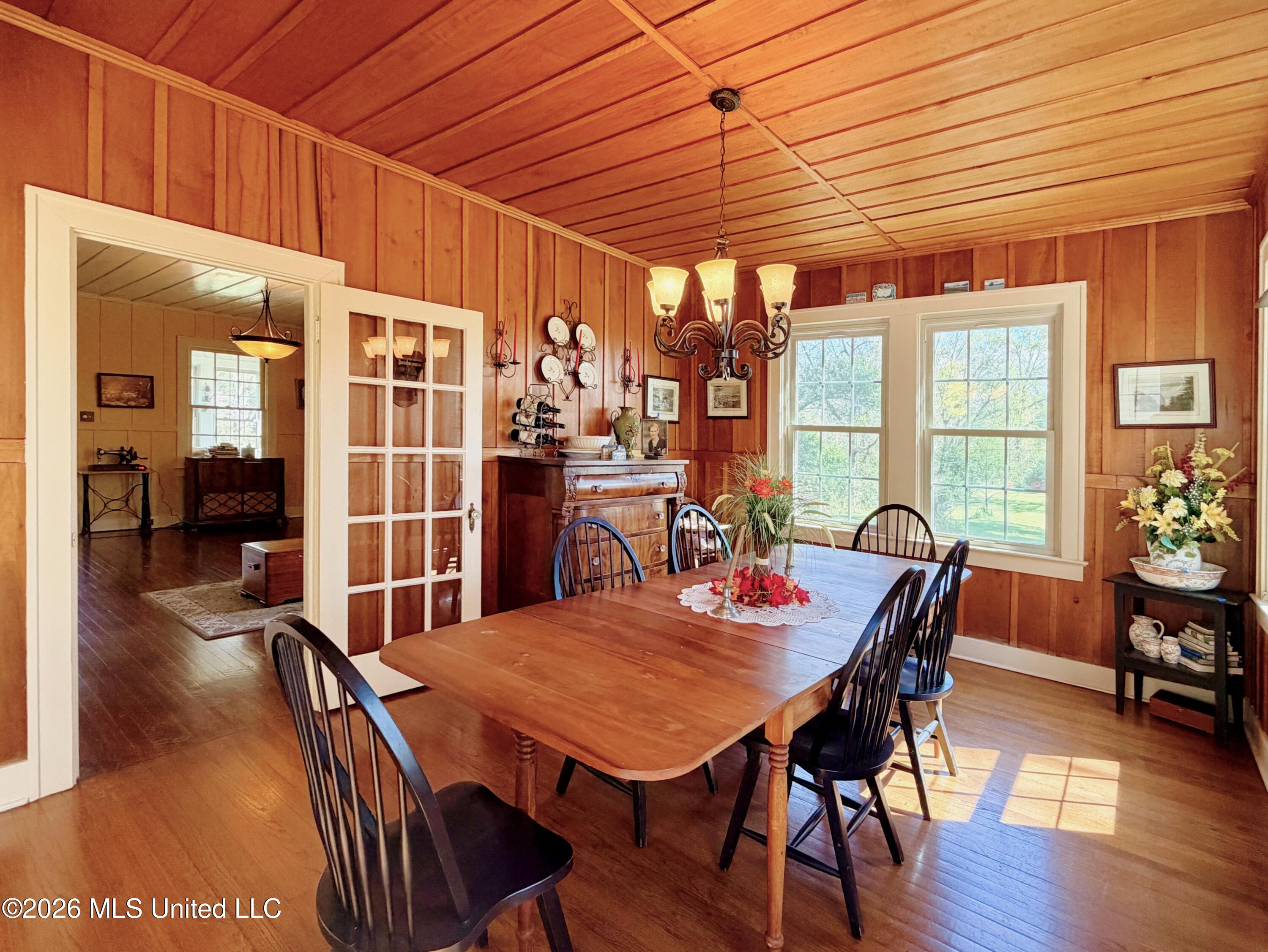 78 Government Fleet Road Natchez, MS 39120 - Photo 12 of 34 78 Government Dining:Living View