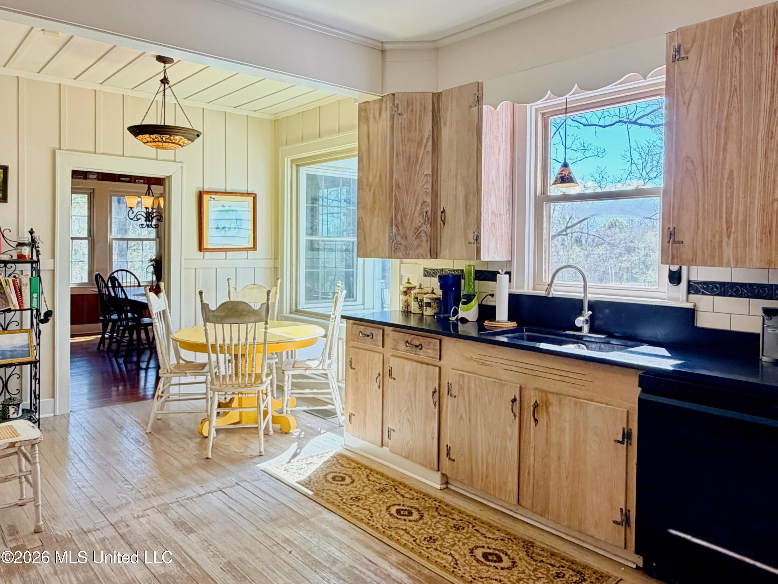 78 Government Fleet Road Natchez, MS 39120 - Photo 24 of 34 78 Government Kitchen & Breakfast Room