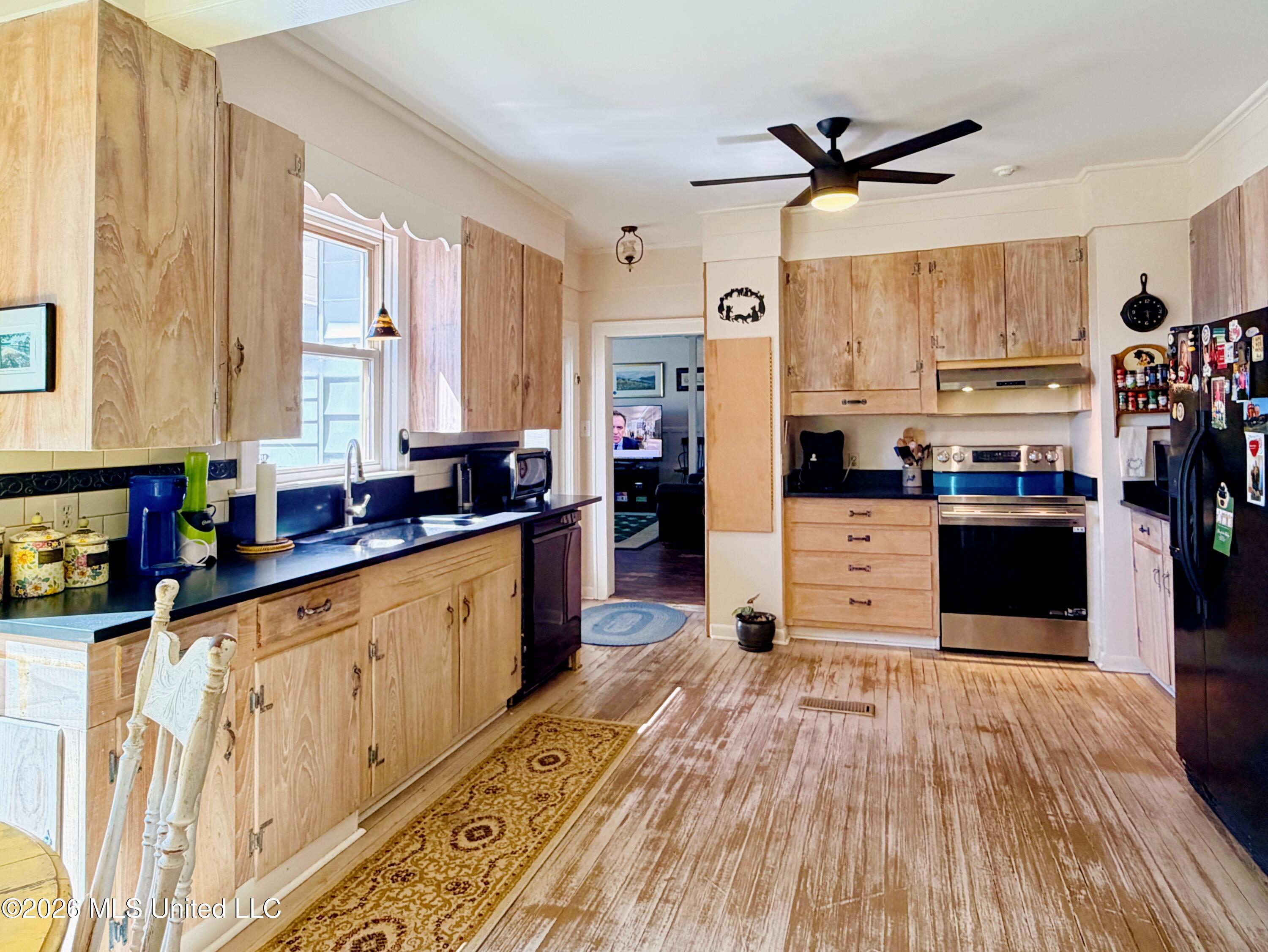 78 Government Fleet Road Natchez, MS 39120 - Photo 24 of 59 78 Government Kitchen 2