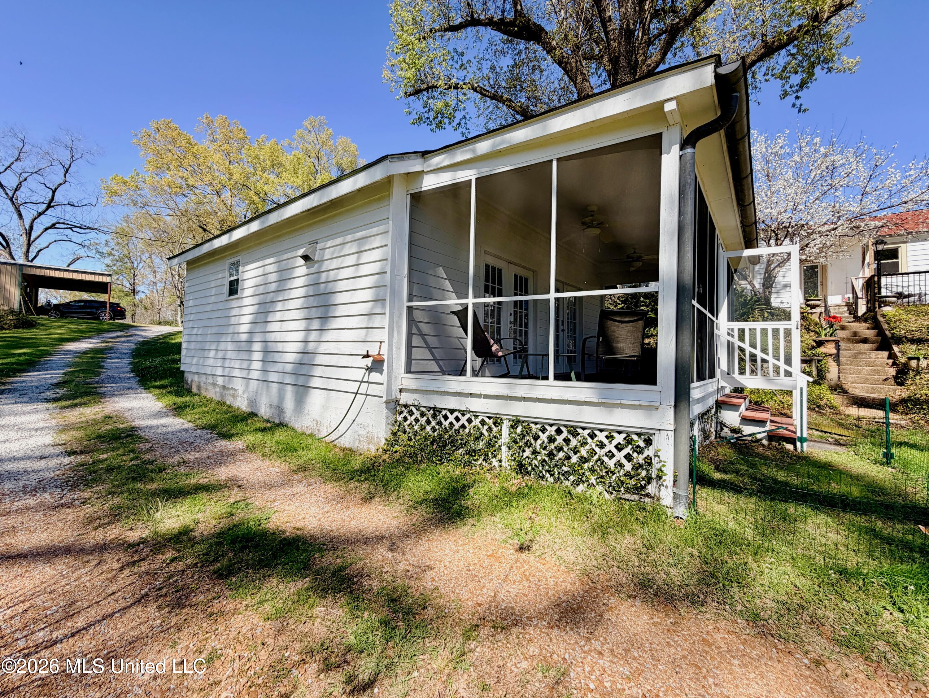 78 Government Fleet Road Natchez, MS 39120 - Photo 6 of 34 78 Government Guest House Side View