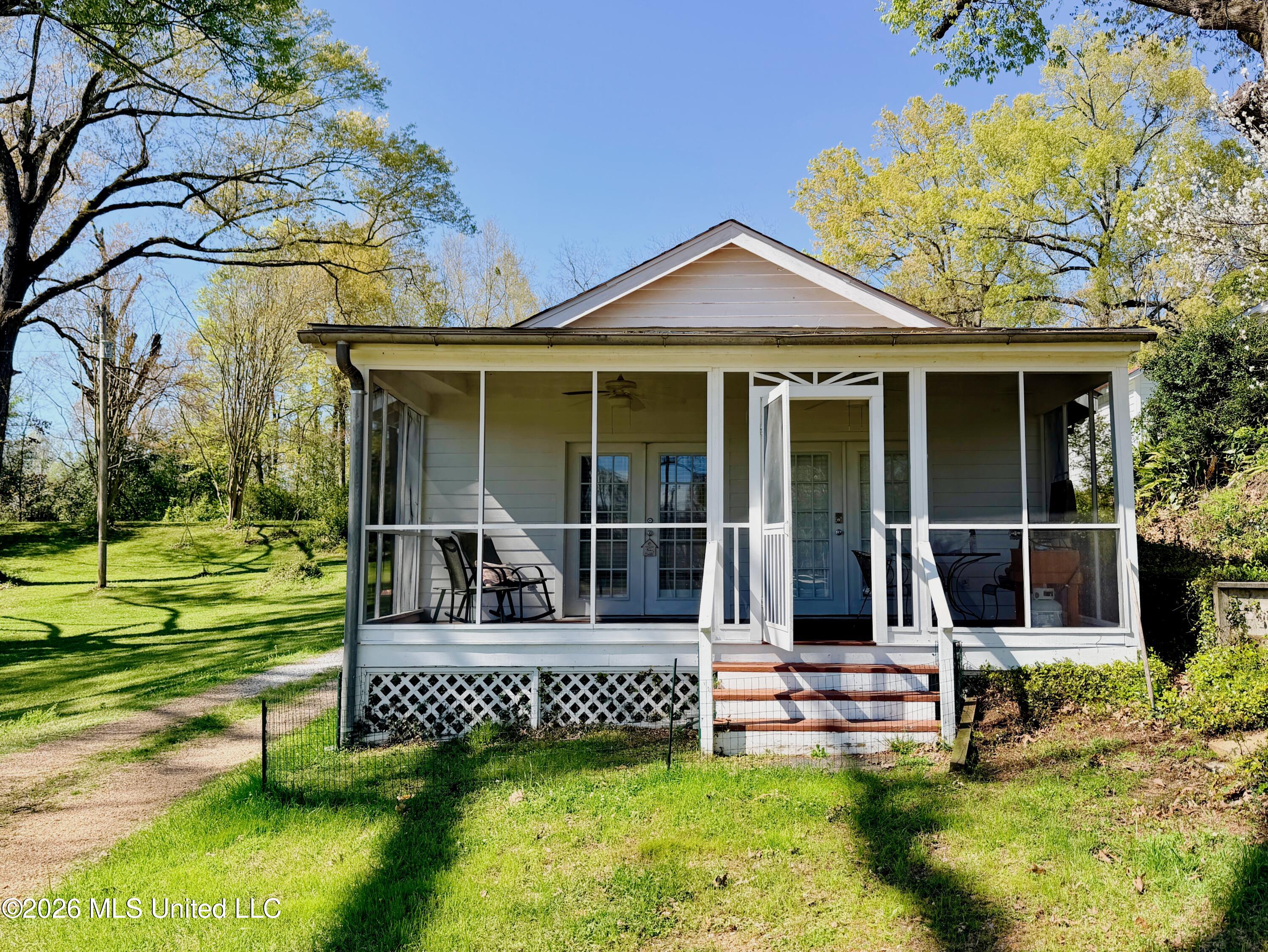78 Government Fleet Road Natchez, MS 39120 - Photo 6 of 59 78 Government Guest Cottage Front View