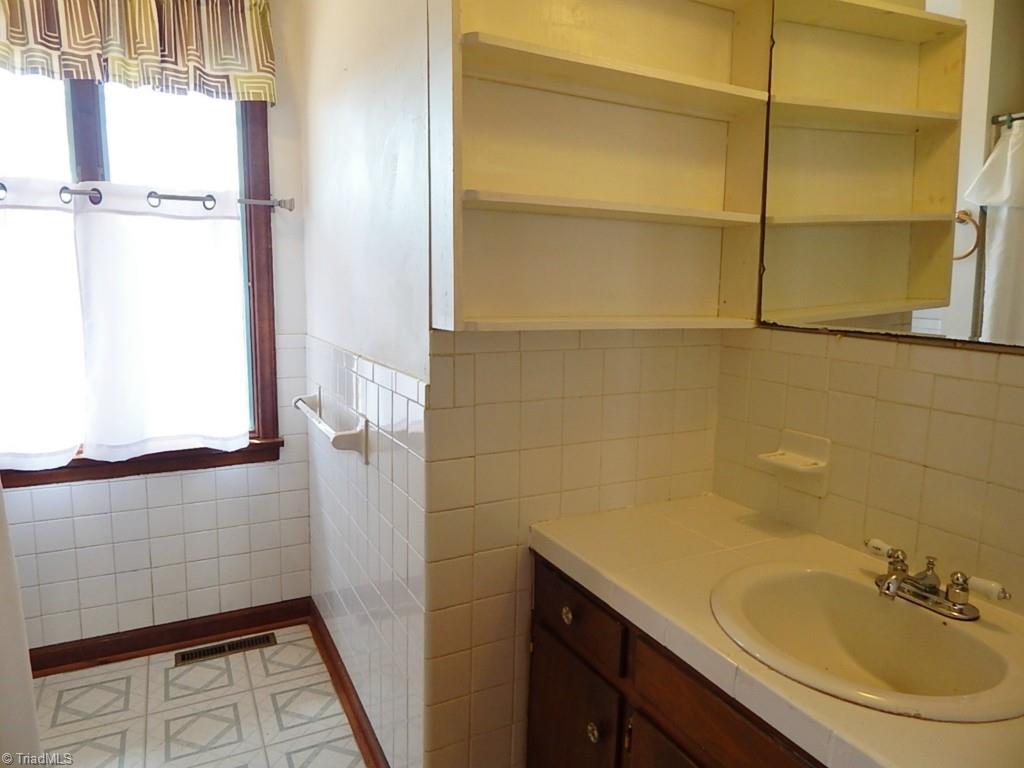 5736 Bunch Road Oak Ridge, NC 27310 - Photo 18 of 30 Bathroom