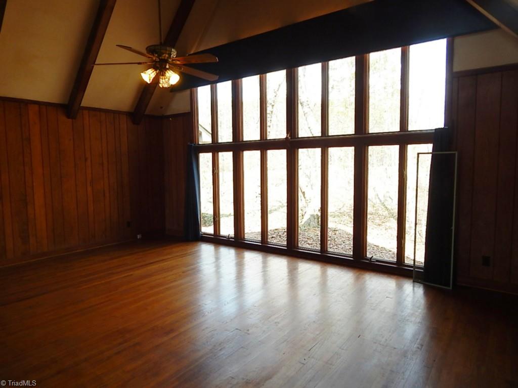5736 Bunch Road Oak Ridge, NC 27310 - Photo 4 of 30 Living room