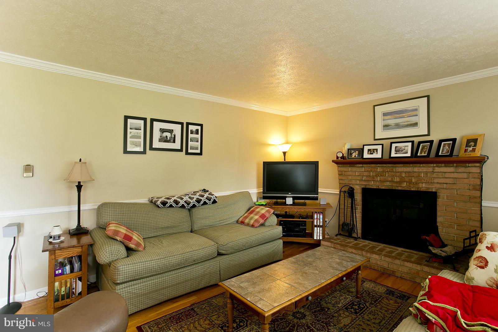 200 Ridge Road Winchester, VA 22602 - Photo 11 of 30 Living Room