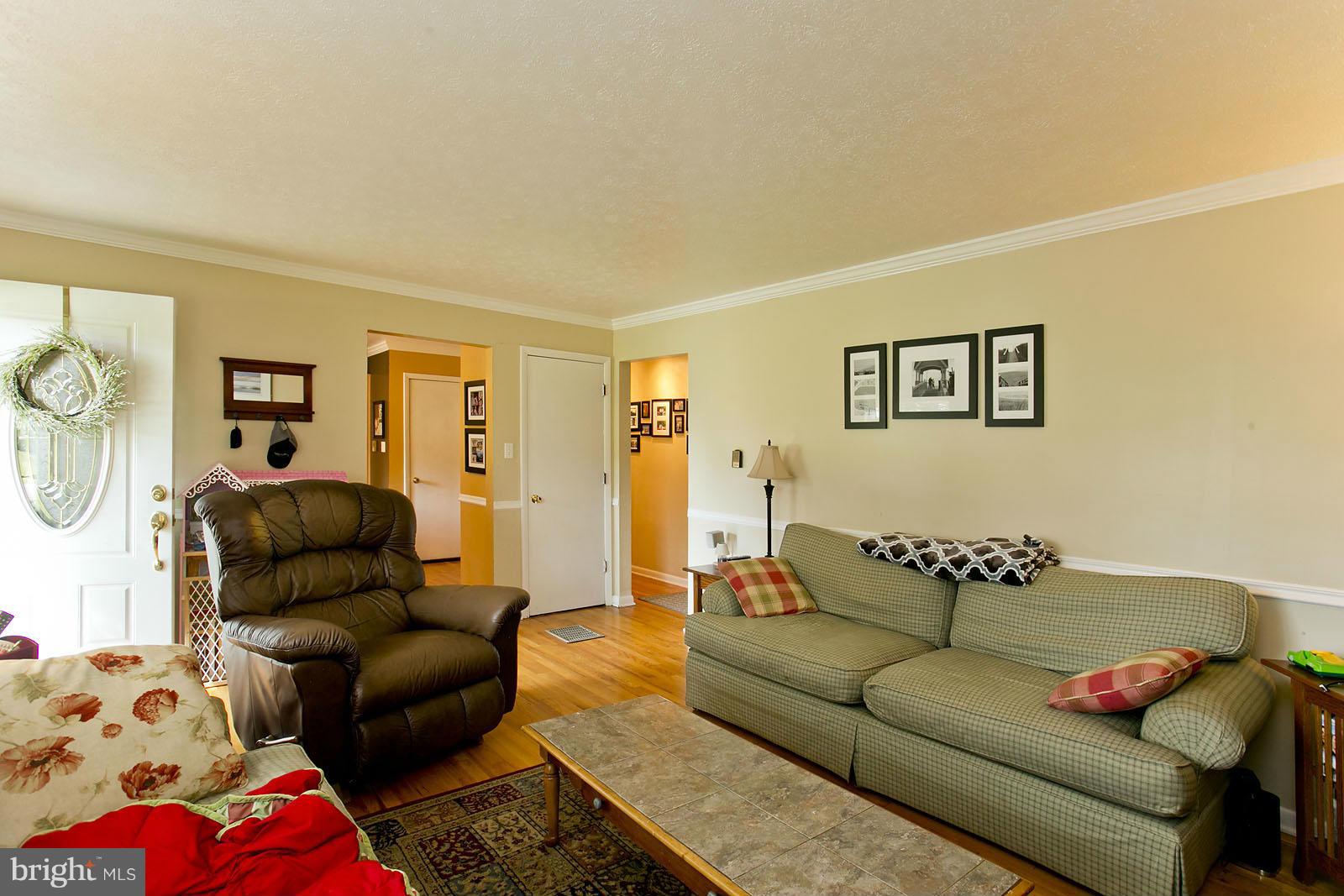 200 Ridge Road Winchester, VA 22602 - Photo 12 of 30 Living Room