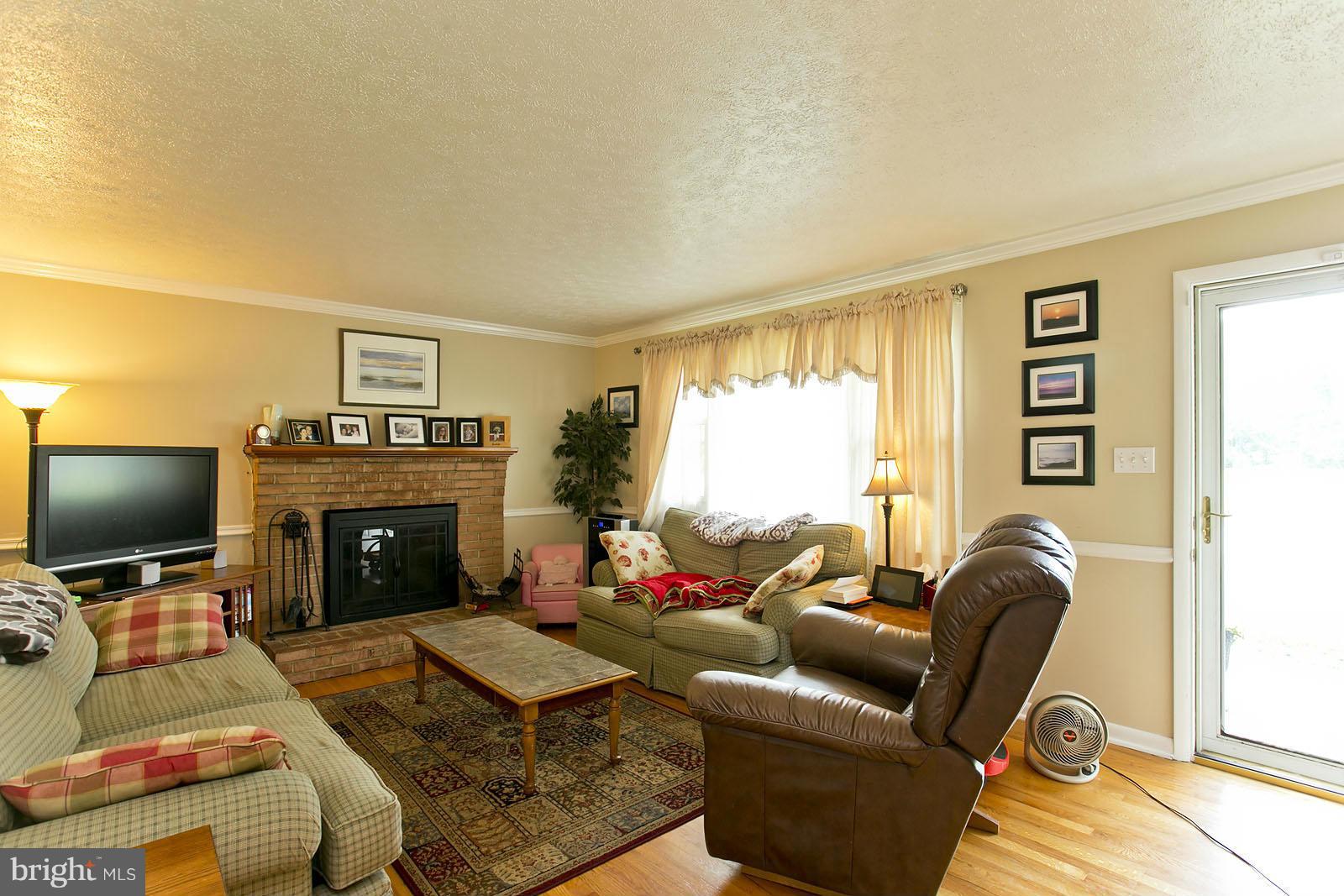 200 Ridge Road Winchester, VA 22602 - Photo 10 of 30 Living Room