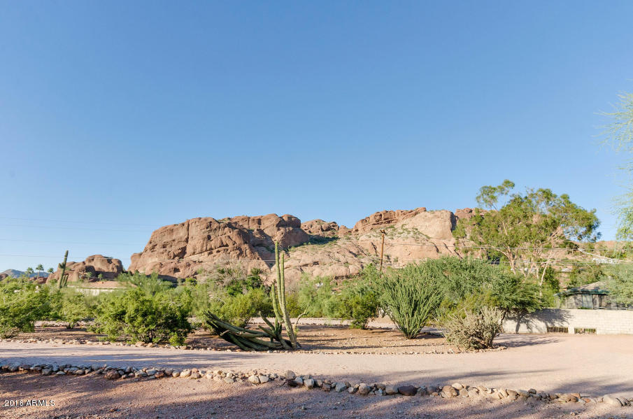 5111 North Camelhead Road Phoenix, AZ 85018 - Photo 11 of 34 Camelhead View 2