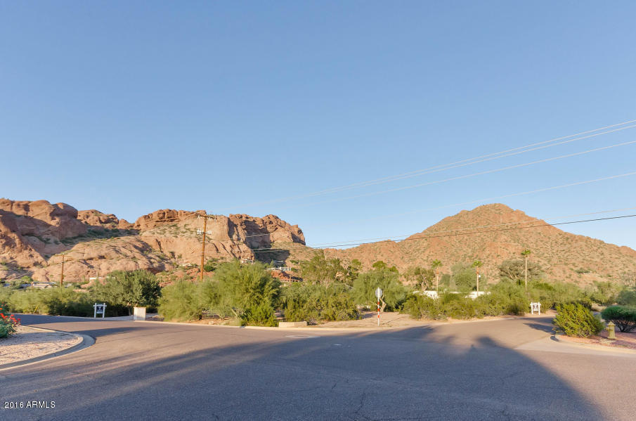 5111 North Camelhead Road Phoenix, AZ 85018 - Photo 12 of 34 Drive up to property
