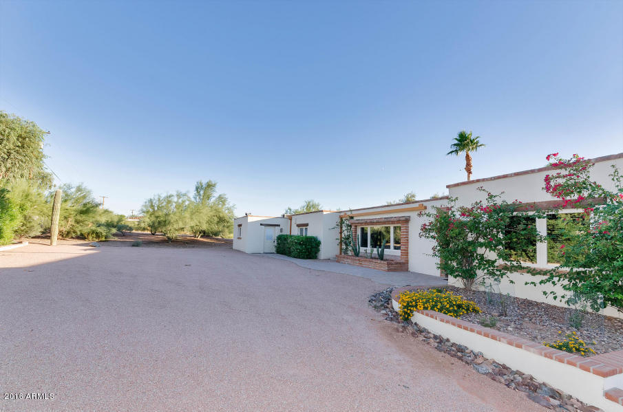 5111 North Camelhead Road Phoenix, AZ 85018 - Photo 14 of 34 Circular Drive