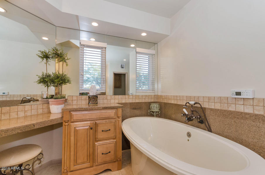 5111 North Camelhead Road Phoenix, AZ 85018 - Photo 24 of 34 Master Bath 1