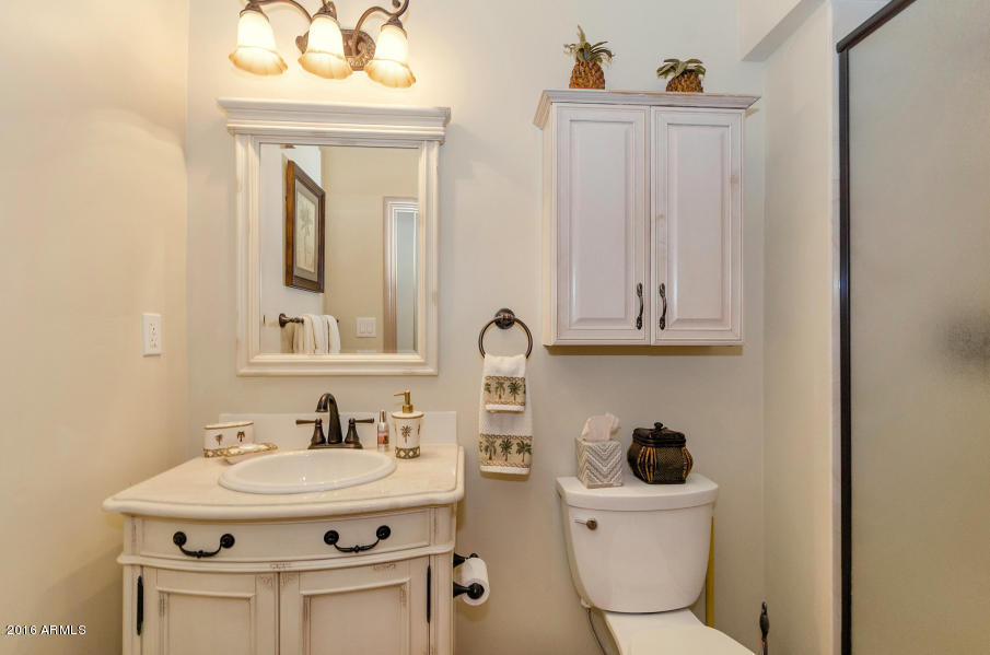 5111 North Camelhead Road Phoenix, AZ 85018 - Photo 27 of 34 Guest Bath