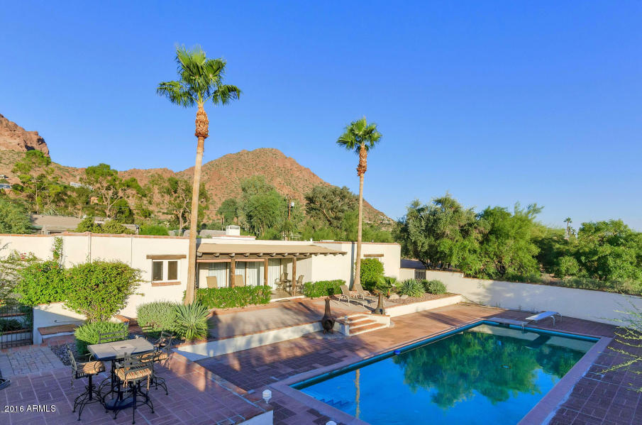 5111 North Camelhead Road Phoenix, AZ 85018 - Photo 29 of 34 Pool/Mountain View