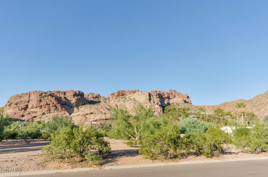5111 North Camelhead Road Phoenix, AZ 85018 - Photo 8 of 34 Desert/mountain view 2
