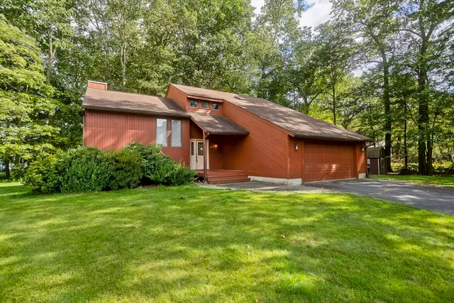$3,250 | 27 Bunker Circle, East Longmeadow, MA 01028