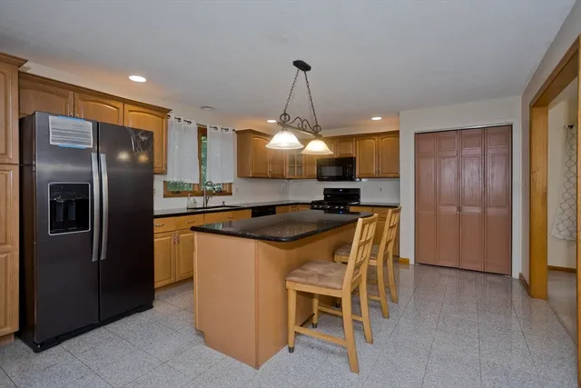 $3,250 | 27 Bunker Circle, East Longmeadow, MA 01028