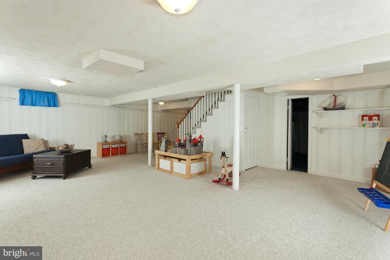 5430 Springlake Way Baltimore, MD 21212 - Photo 22 of 30 a living room with furniture and a couch