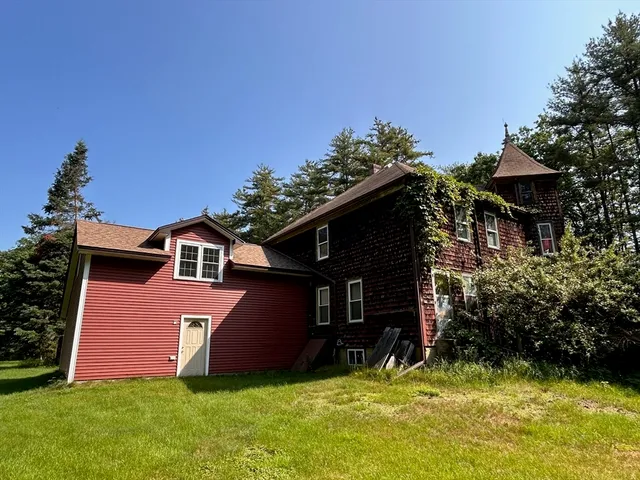 a front view of house with yard