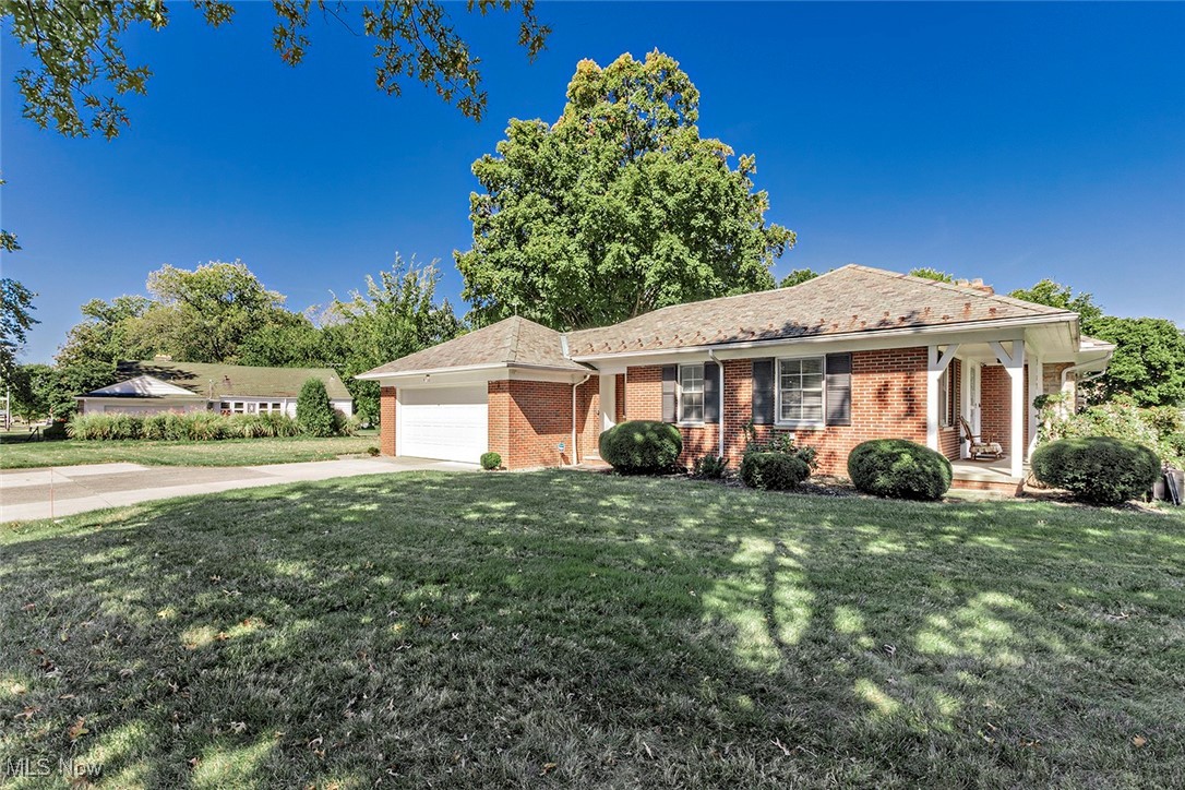 1148 Rutherford Road Cleveland, OH 44112 - Photo 2 of 45