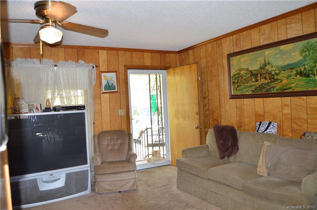 1909 Southside Road Lincolnton, NC 28092 - Photo 5 of 18 Gallery Image 5