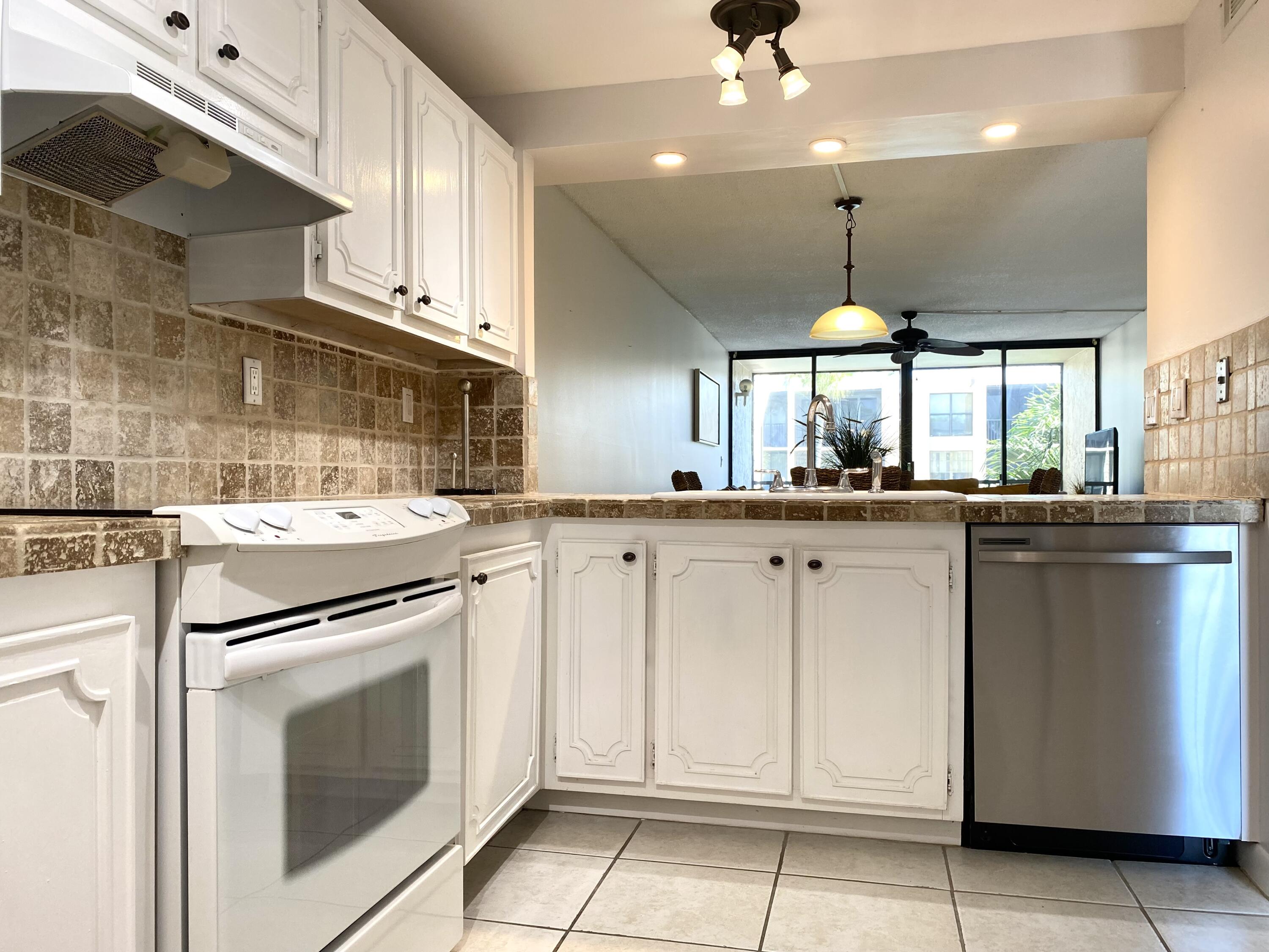 6 Royal Palm Way, Unit 203 Boca Raton, FL 33432 - Photo 11 of 37 IMG_9987
