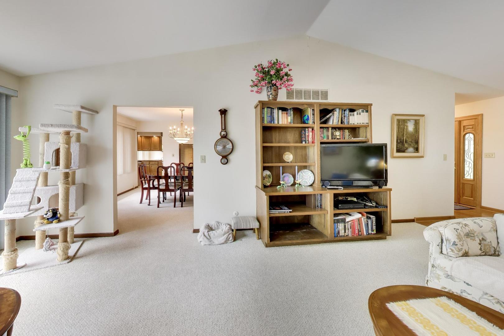 2899 Nish Road Crystal Lake, IL 60012 - Photo 5 of 32 Gallery Image 5