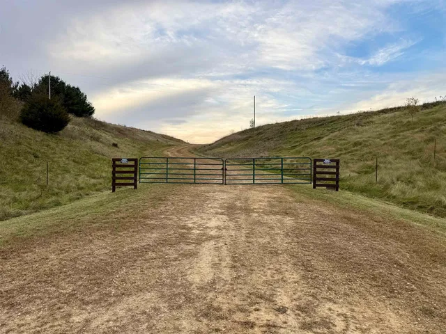 $1 | 85.44-acres 85.44-acres Spoonwood Lane, Cuba City, WI 53807