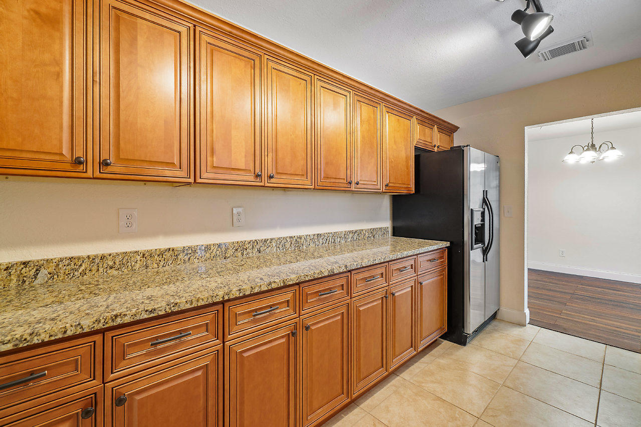 913 Northwest New Providence Road Stuart, FL 34994 - Photo 12 of 34 012-913NewProvidence-Stuart-FL-small