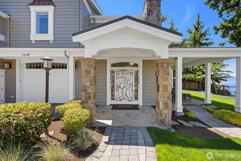 $8,900,000 | 1114 B Avenue, Anacortes, WA 98221