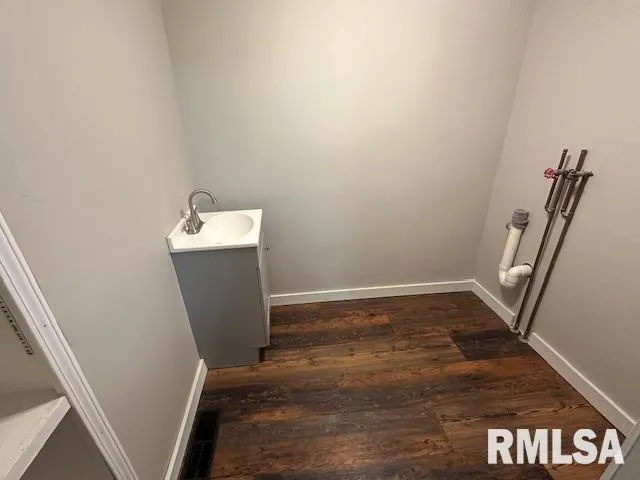 $949 | 524 Caroline Street, Unit A, Pekin, IL 61554