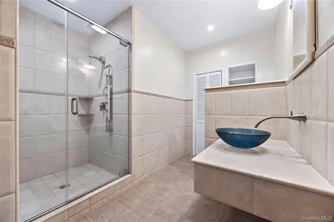 $2,198,000 | 11 Belvedere Court, Manhasset, NY 11030