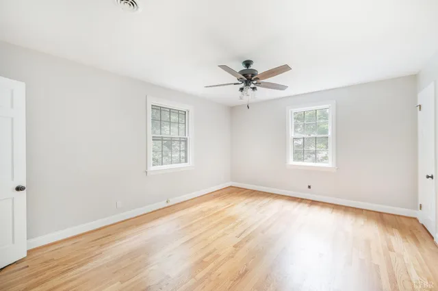 a bathroom with a toilet and a bathtub