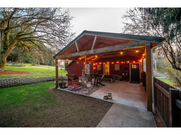 a view of outdoor space yard and porch