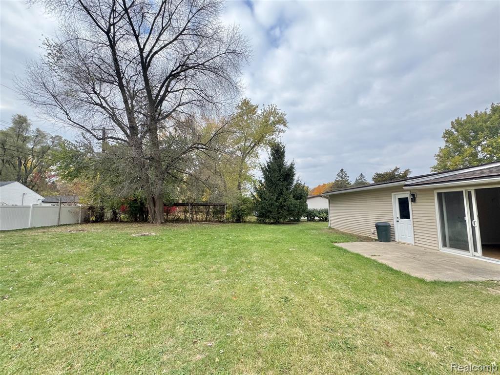 1884 Scheifle Road Walled Lake, MI 48390 - Photo 17 of 17
