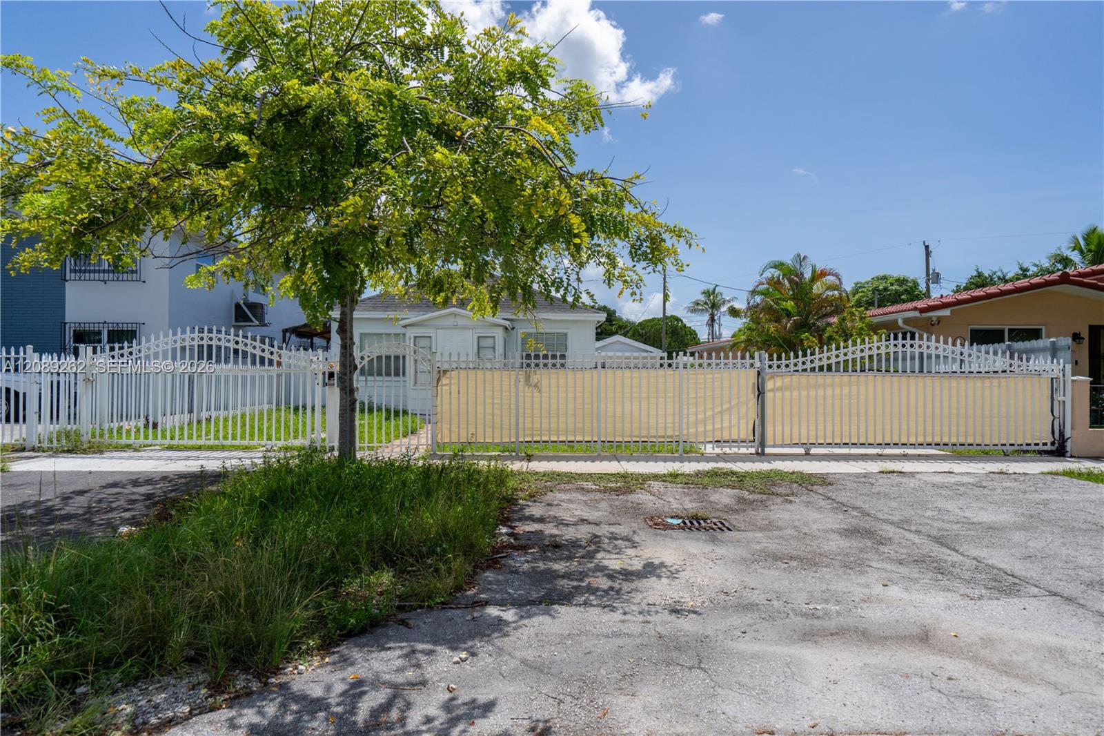 27 Southwest 55th Avenue Road, Unit F Miami, FL 33134 - Photo 3 of 30 Gallery Image 3