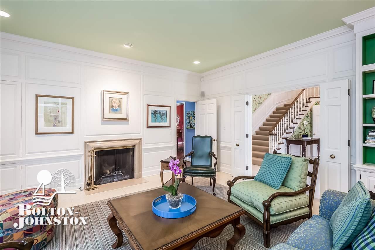 324 Provencal Road Grosse Pointe, MI 48236 - Photo 12 of 65 Library